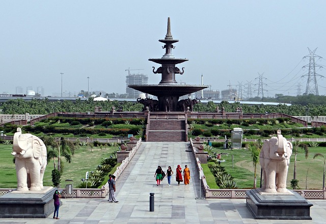 LUCKNOW TO NOIDA TAXI